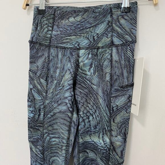 NEW Lululemon Blue Print Fast & Free Leggings Size 2 - Picture 5 of 6